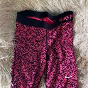 NWT Patterned Nike Pro Leggings